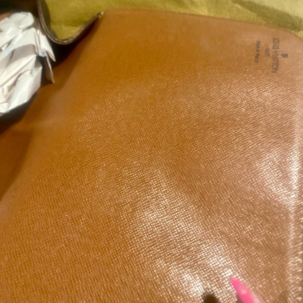 Stylish and Beautiful Louis Vuitton Brown Monogram Messenger Bag - Picture 5 of 9